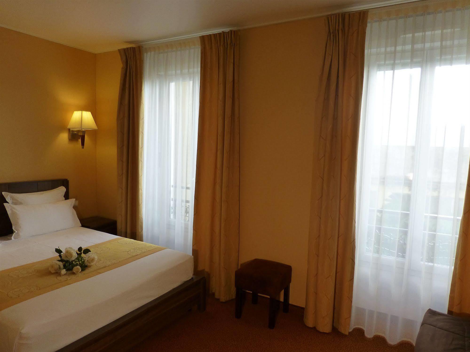 Hotel Capitole 보솔레이 외부 사진